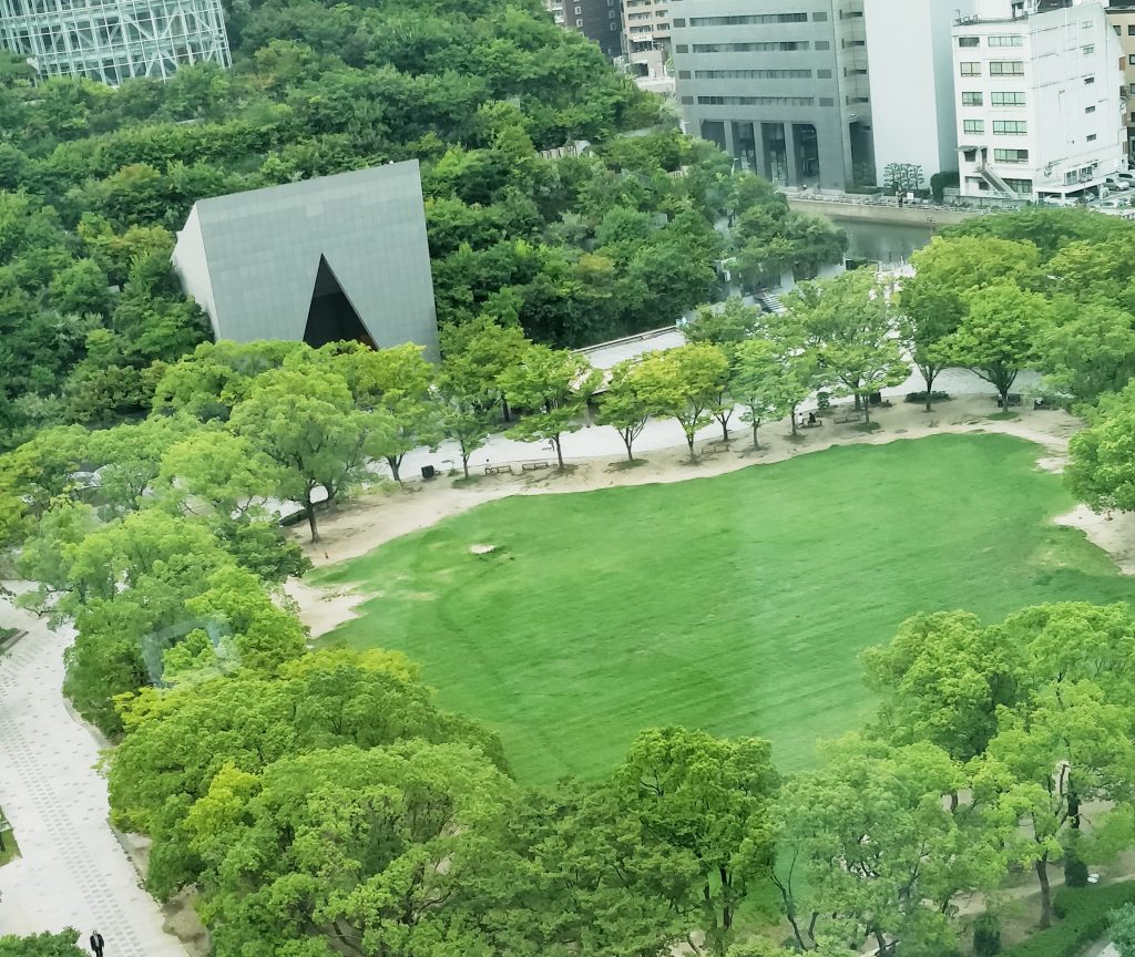 福岡市役所前西側ふれあい広場